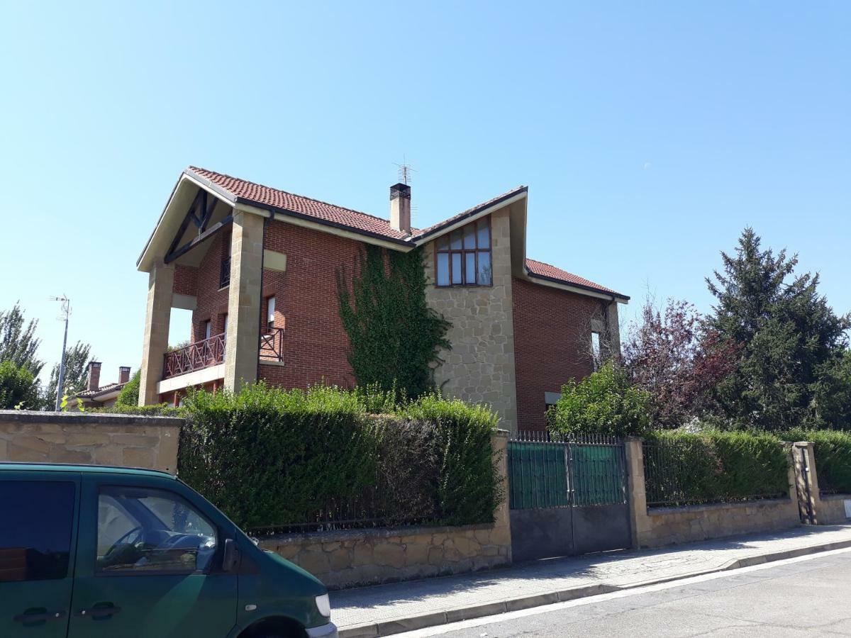 Preciosa Casa Independiente Con Piscina Cubierta Y Gran Jardin Privados Haro Bagian luar foto