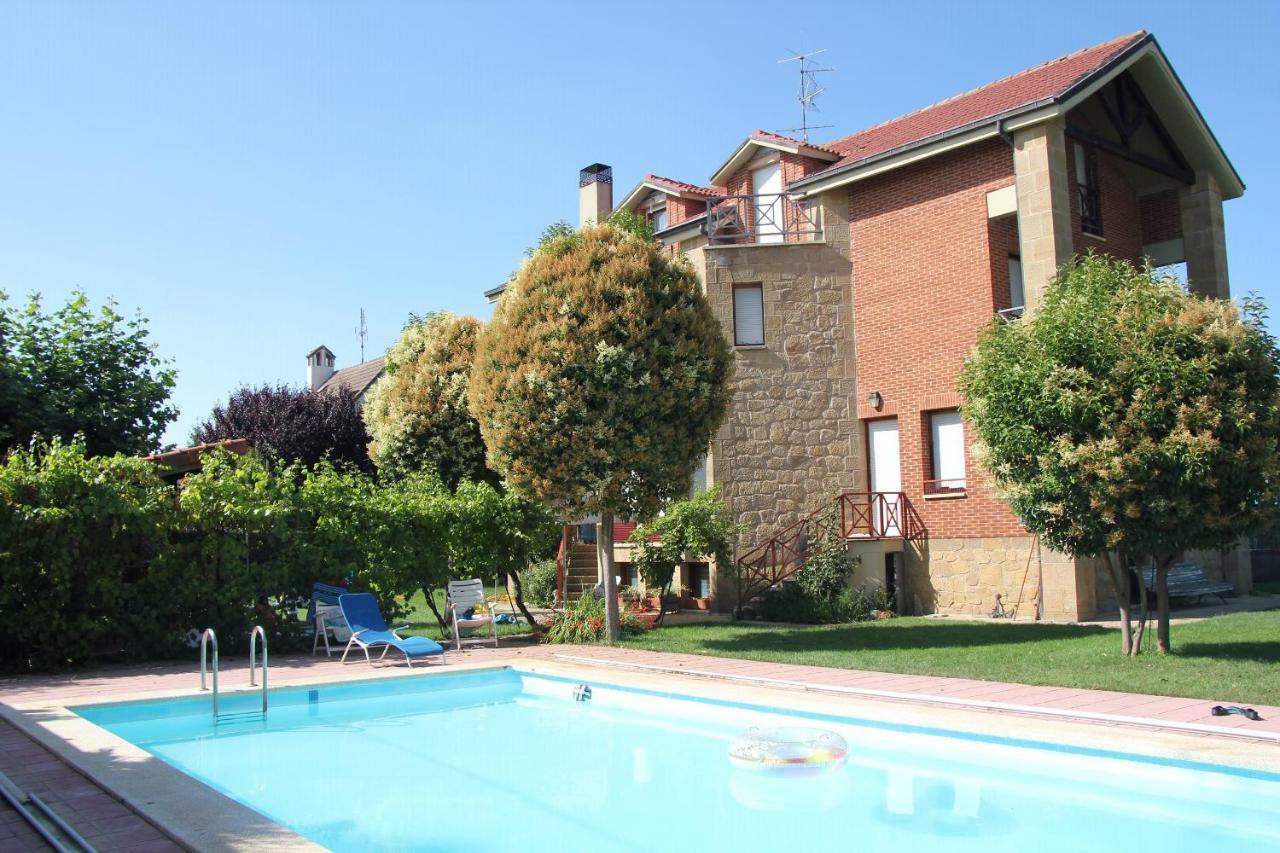 Preciosa Casa Independiente Con Piscina Cubierta Y Gran Jardin Privados Haro Bagian luar foto