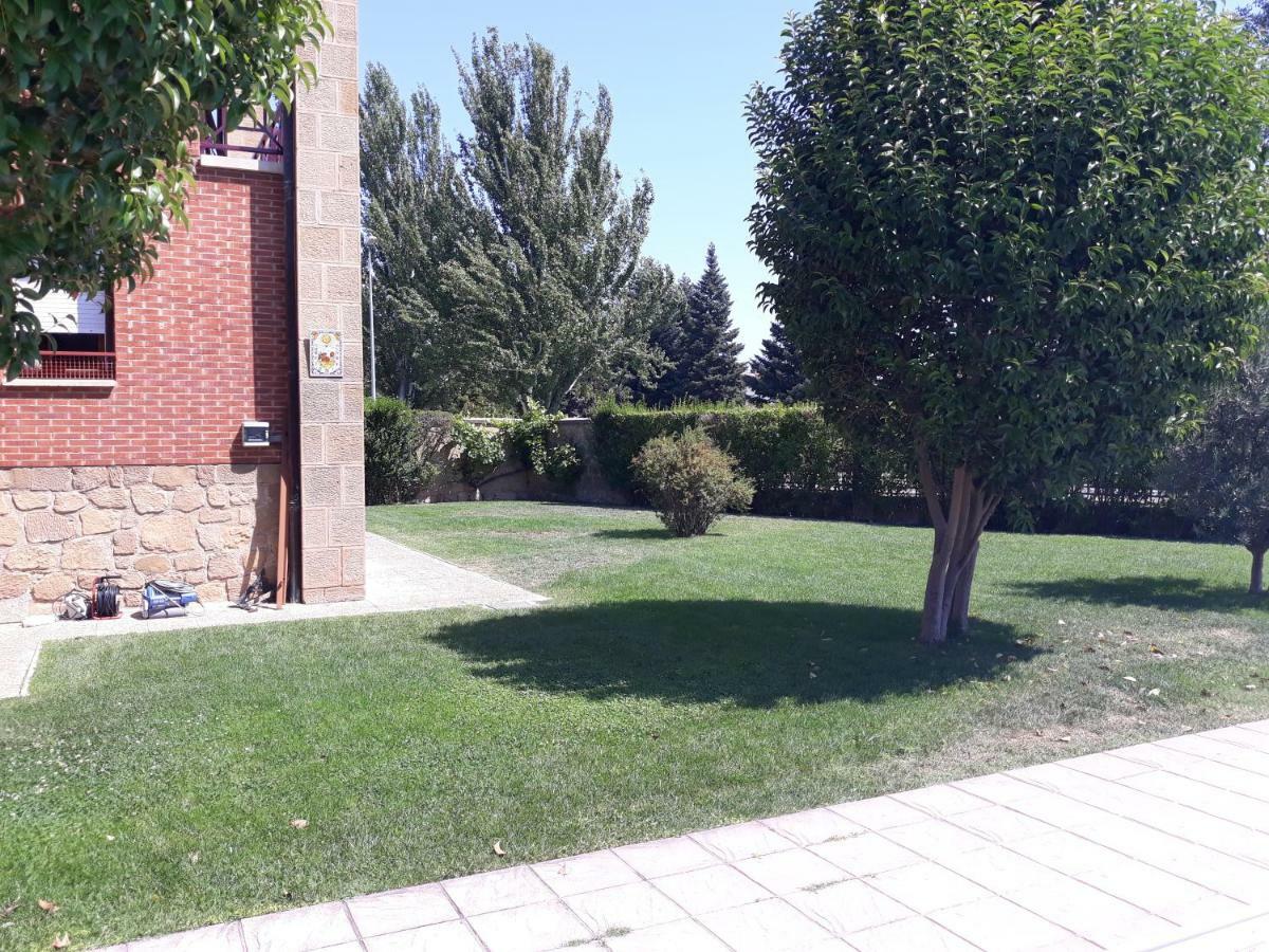 Preciosa Casa Independiente Con Piscina Cubierta Y Gran Jardin Privados Haro Bagian luar foto