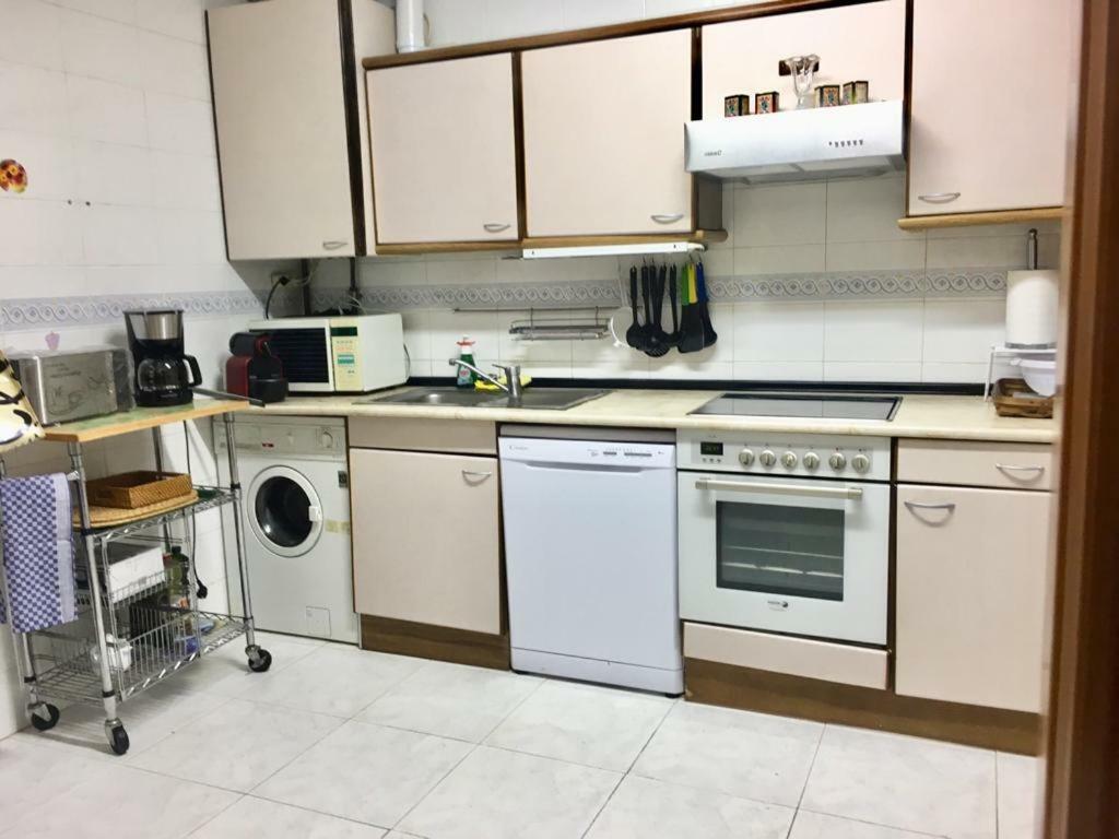 Preciosa Casa Independiente Con Piscina Cubierta Y Gran Jardin Privados Haro Bagian luar foto